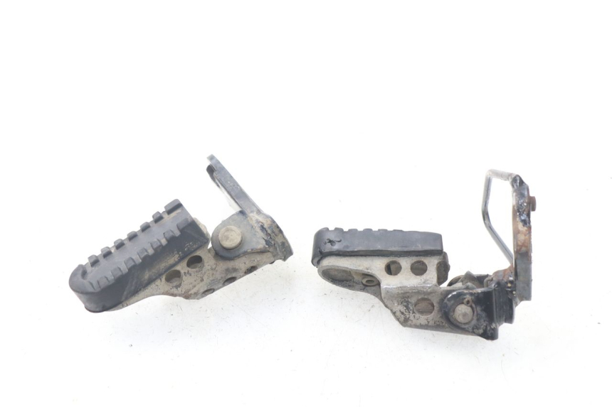photo de PAR DE APOIO PARA OS PÉS DIANTEIROS YAMAHA TW 125 (1998 - 2002) - Zoom do estado de desgaste