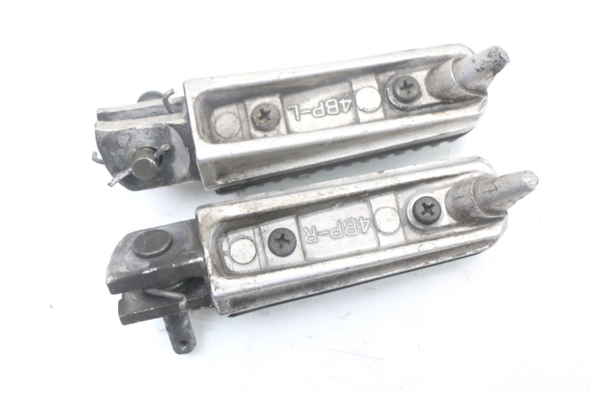 photo de PAR DE APOIO PARA OS PÉS DIANTEIRO YAMAHA XJS DIVERSION 600 (1997 - 1999) - Outro ângulo de visão