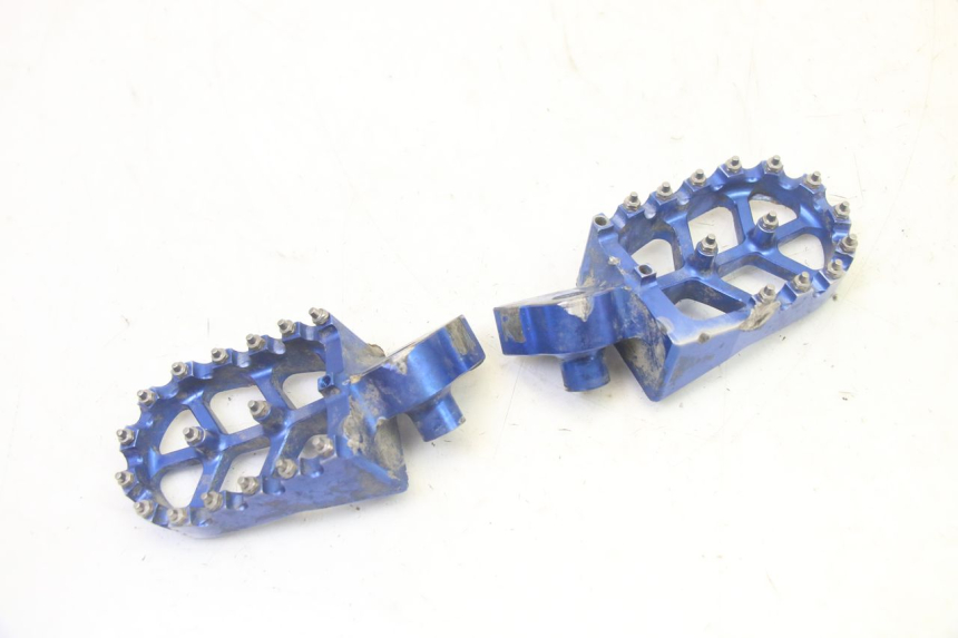 photo de PAR DE APOIO PARA OS PÉS DIANTEIRO YAMAHA YZ-F YZF 250 (2014 - 2018) - Pontos de fixação