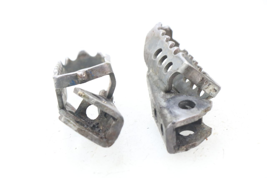 photo de PAR DE APOIO PARA OS PÉS DIANTEIRO YAMAHA YZ 80 (1998 - 2001) - Outro ângulo de visão