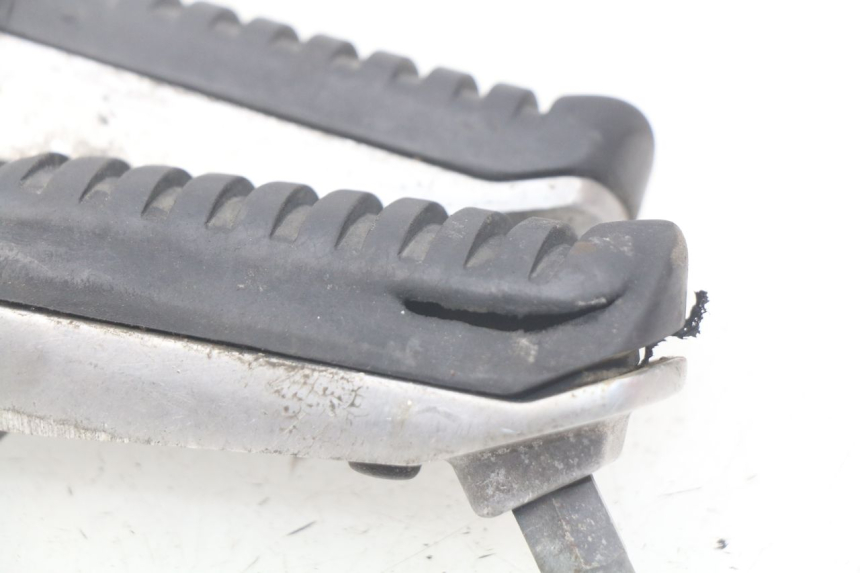 photo de PAR DE APOIO PARA OS PÉS DIANTEIRO KAWASAKI Z S 750 (2003 - 2006) - Detalhe da peça