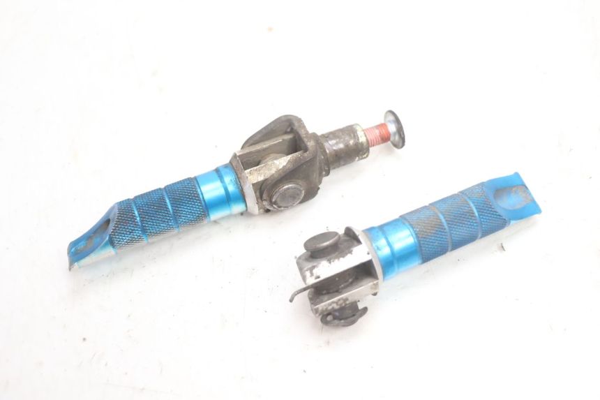 photo de PAR DE APOIO PARA OS PÉS DIANTEIRO KAWASAKI ZX-6R ZX6R 600 (1995 - 1997) - Ampliação técnica