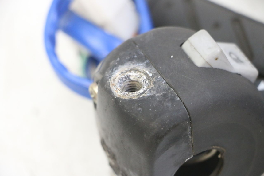 photo de PAR DE COMUTADORES KYMCO AGILITY 4T 50 (2005 - 2018) - Pontos de fixação
