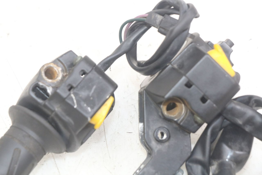photo de PAR DE COMUTADORES PEUGEOT KISBEE 2T 50 (2010 - 2017) - Zoom do estado de desgaste