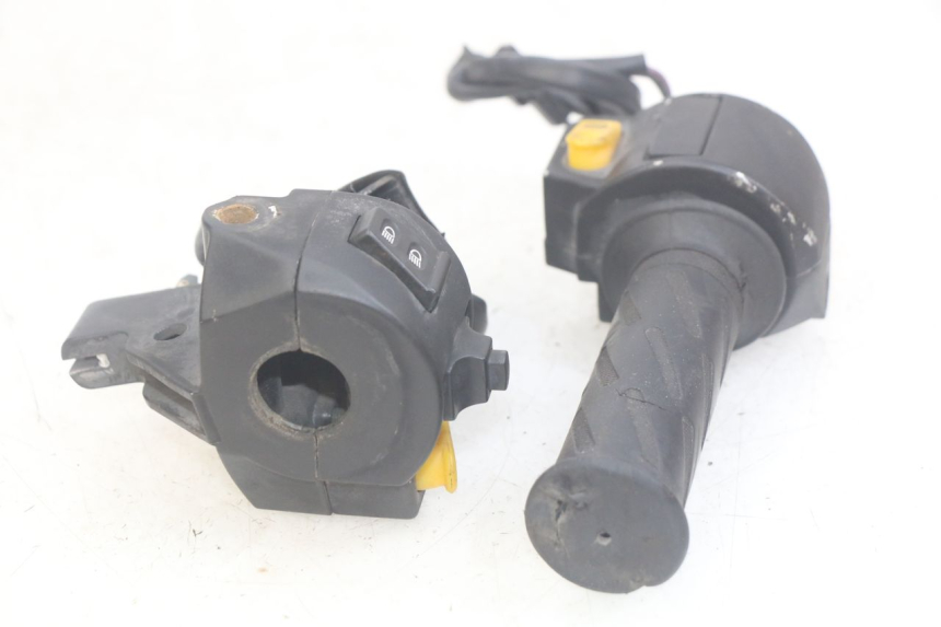 photo de PAR DE COMUTADORES PEUGEOT KISBEE 2T 50 (2010 - 2017) - Pontos de fixação