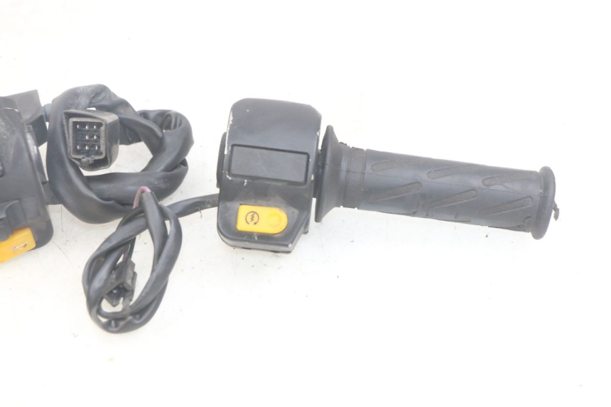 photo de PAR DE COMUTADORES PEUGEOT KISBEE 2T 50 (2010 - 2017) - Estado da superfície