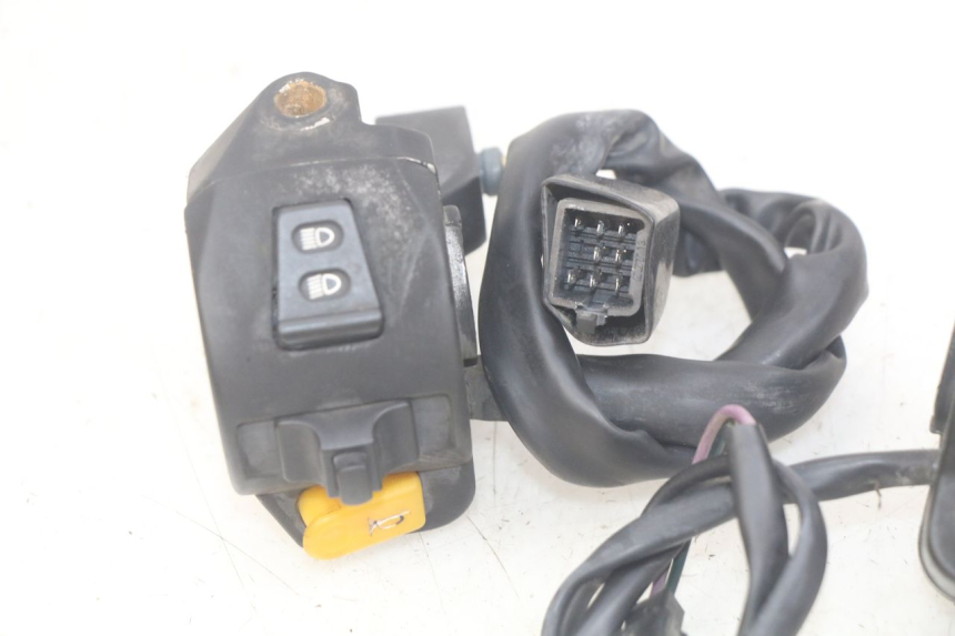 photo de PAR DE COMUTADORES PEUGEOT KISBEE 2T 50 (2010 - 2017) - Peça verificada