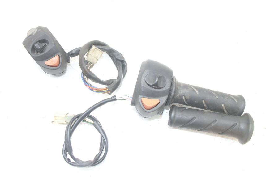 photo de PAR DE COMUTADORES PEUGEOT SATELIS COMPRESSOR K15 125 (2006 - 2009) - Vista principal