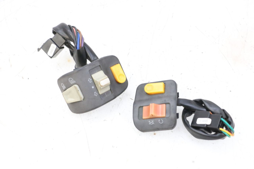 photo de PAR DE COMUTADORES JM MOTORS SANTANA 50 (2014 - 2023) - Pontos de fixação