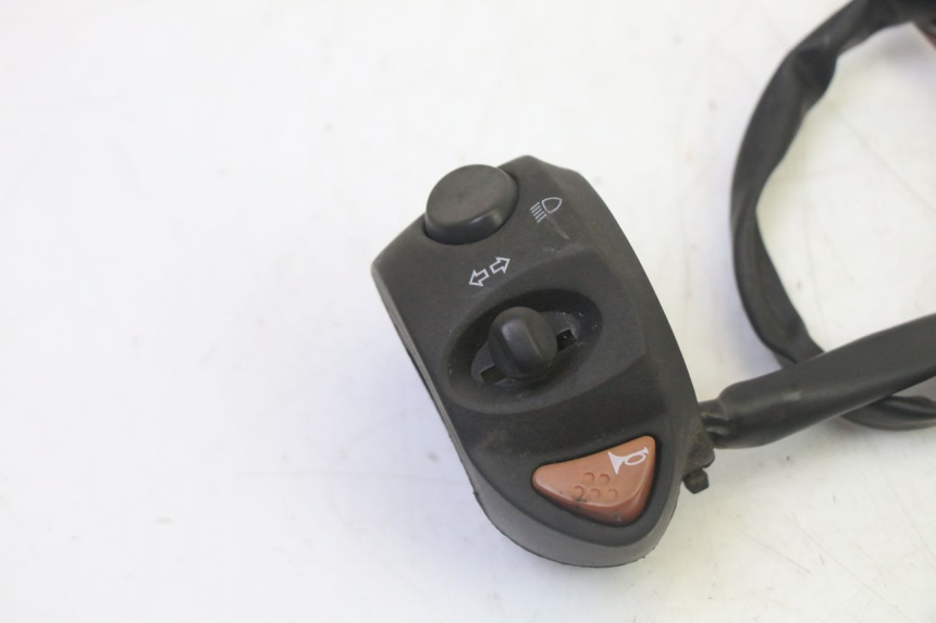 photo de PAR DE COMANDOS PEUGEOT SATELIS 125 (2006 - 2009) - Ampliação técnica