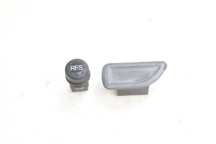 photo de PAR DE INTERRUPTORES PIAGGIO X8 STREET 125 (2006 - 2007) - Vista principal