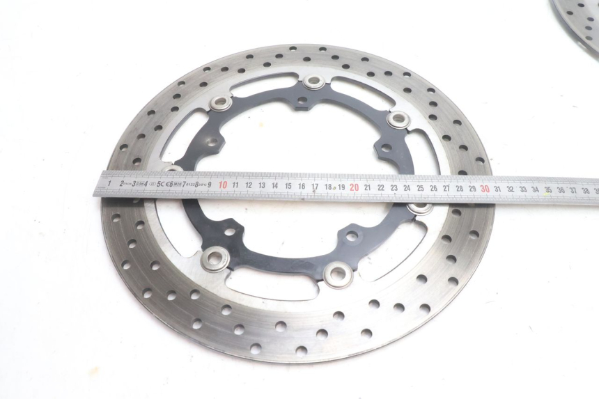photo de PAR DE DISCOS DE FREIO DIANTEIROS YAMAHA FZ8 800 (2010 - 2016) - Pontos de fixação