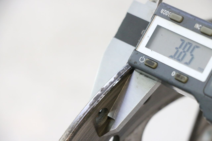 photo de PAR DE DISCOS DE FREIO DIANTEIROS PIAGGIO MP3 125 (2006 - 2014) - Detalhe da peça