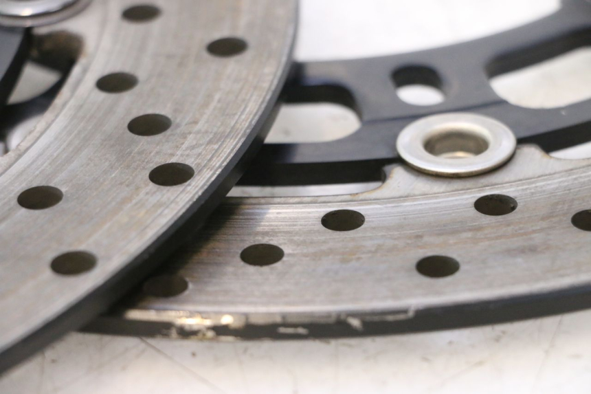 photo de PAR DE DISCOS DE FREIO DIANTEIROS YAMAHA YZF R6 600 (2008 - 2009) - Pontos de fixação
