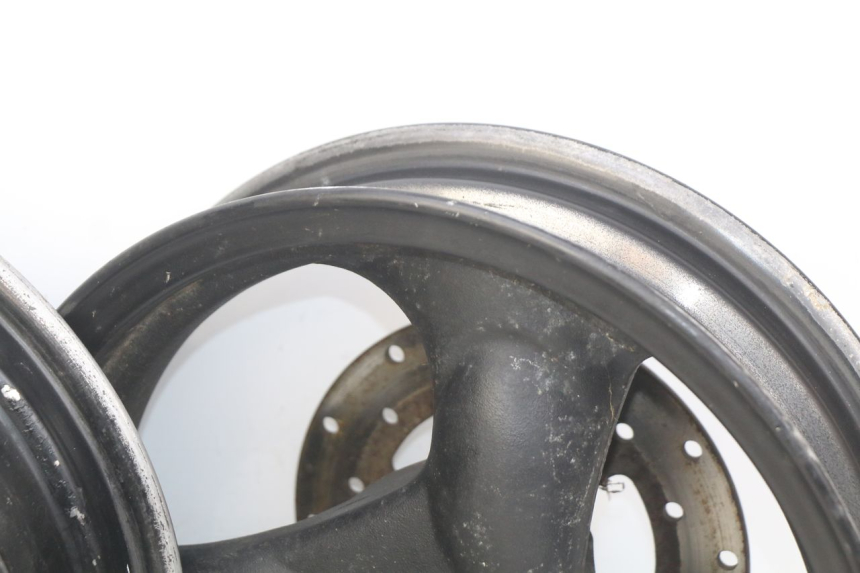 photo de PAR DE RODAS KYMCO AGILITY 4T 50 (2005 - 2018) - Pontos de fixação