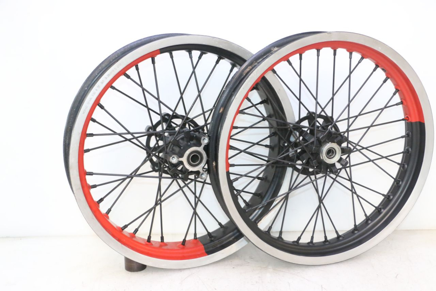 photo de PAR DE RODAS HM HONDA CRM DERAPAGE RR 50 (2006 - 2017) - Detalhe da peça