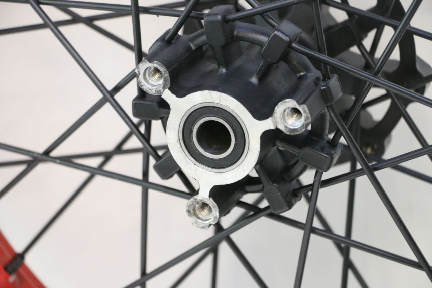 photo de PAR DE RODAS HM HONDA CRM DERAPAGE RR 50 (2006 - 2017) - Detalhes característicos