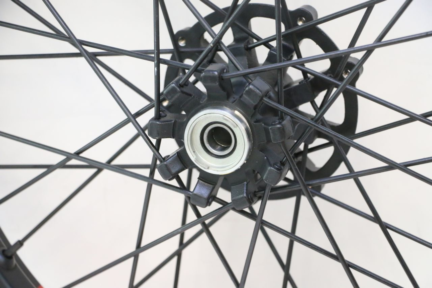 photo de PAR DE RODAS HM HONDA CRM DERAPAGE RR 50 (2006 - 2017) - Detalhes característicos