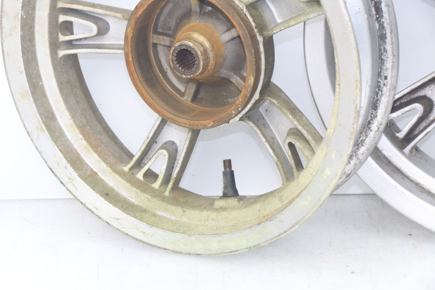 photo de PAR DE RODAS PEUGEOT KISBEE 4T 50 (2010 - 2017) - Detalhe da peça