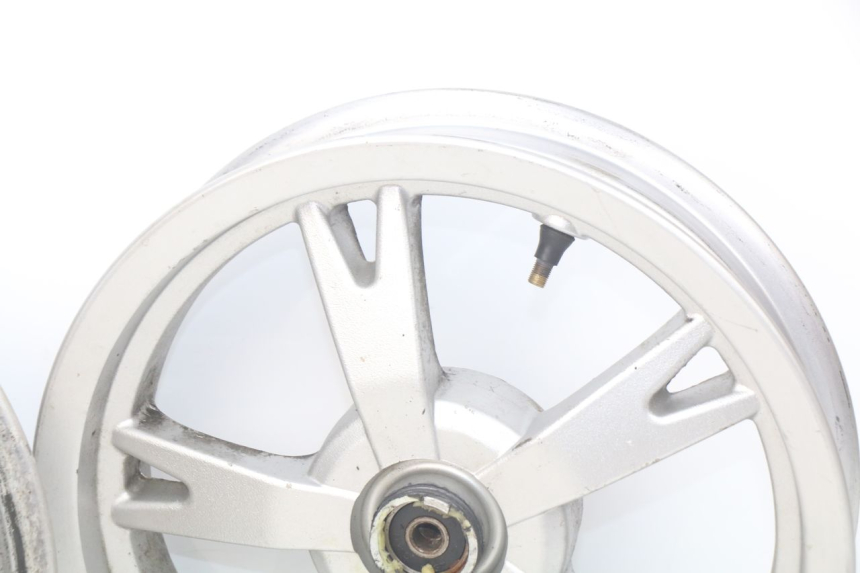 photo de PAR DE RODAS PEUGEOT KISBEE 4T 50 (2010 - 2017) - Detalhes característicos