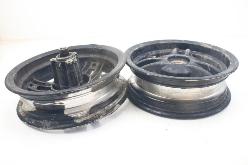 photo de PAR DE RODAS PEUGEOT LUDIX SNAKE 2T 50 (2004 - 2014) - Pontos de fixação