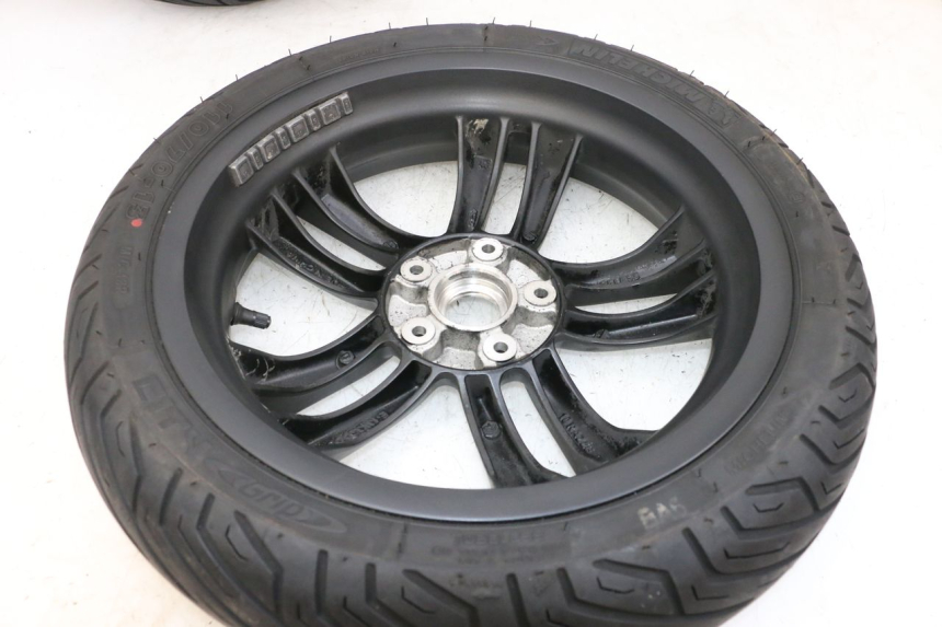 photo de PAR DE RODAS PIAGGIO MP3 HPE 300 (2019 - 2026) - Pontos de fixação
