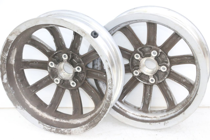 photo de PAR DE RODAS PIAGGIO MP3 LT 300 (2010 - 2016) - Pontos de fixação