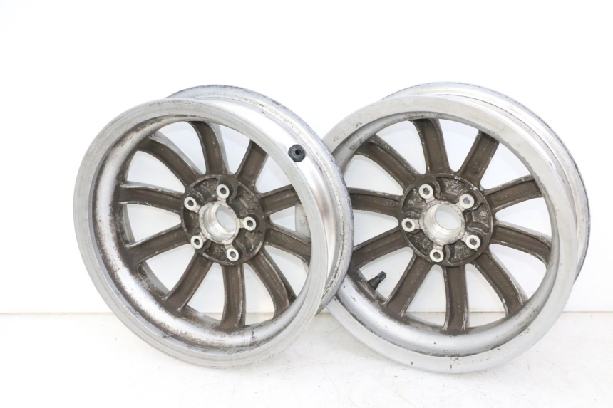 photo de PAR DE RODAS PIAGGIO MP3 LT 300 (2010 - 2016) - Pontos de fixação