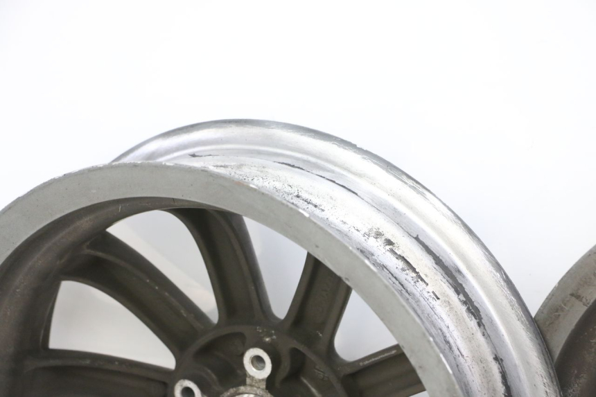 photo de PAR DE RODAS PIAGGIO MP3 125 (2006 - 2014) - Pontos de fixação