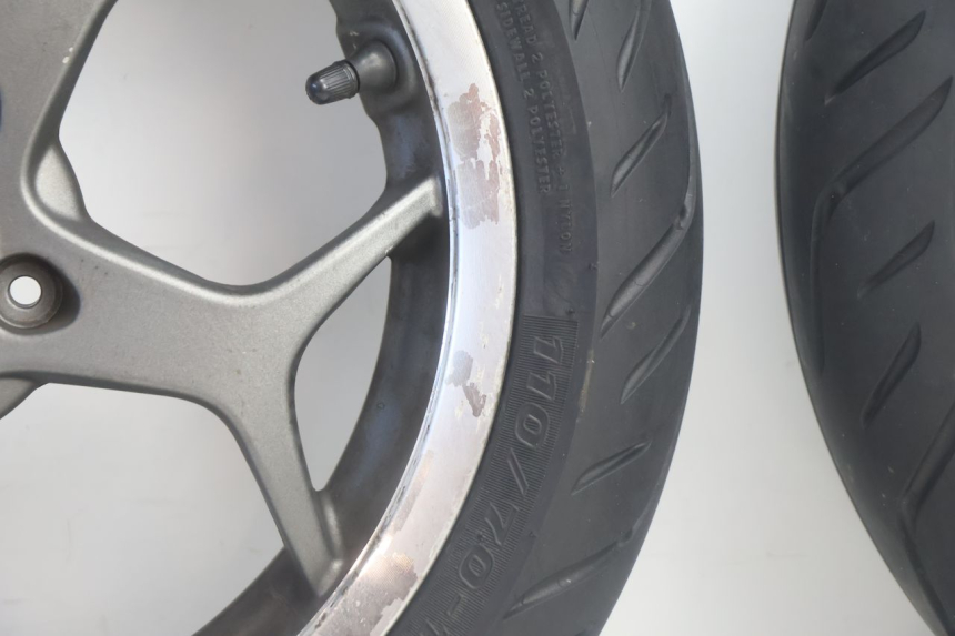 photo de PAR DE RODAS PIAGGIO MP3 500 (2016 - 2018) - Estado da superfície