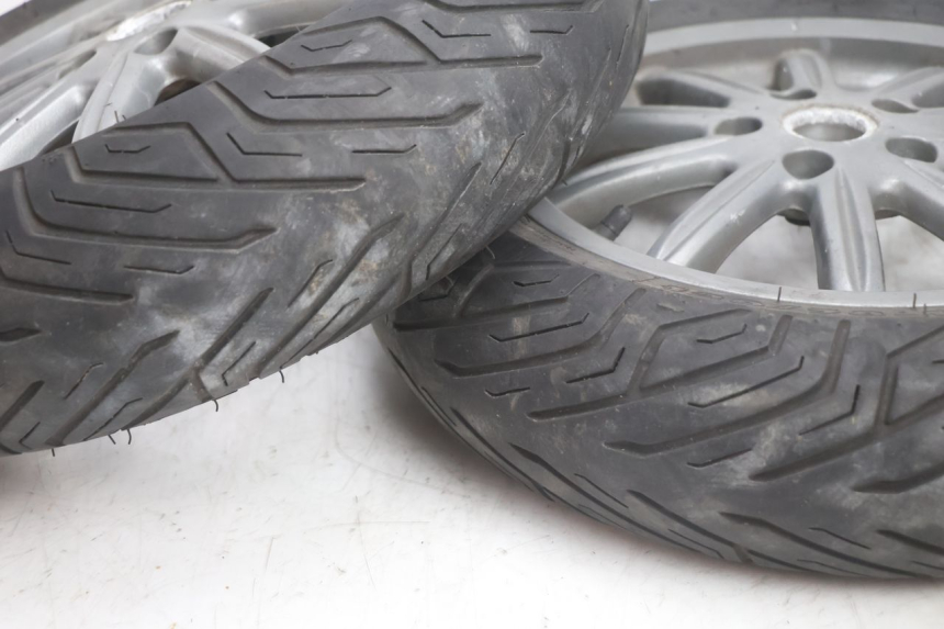 photo de PAR DE RODAS PIAGGIO MP3 125 (2006 - 2014) - Pontos de fixação