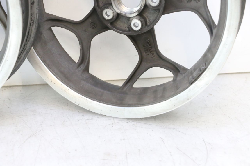 photo de PAR DE RODAS PIAGGIO MP3 500 (2016 - 2018) - Detalhes característicos