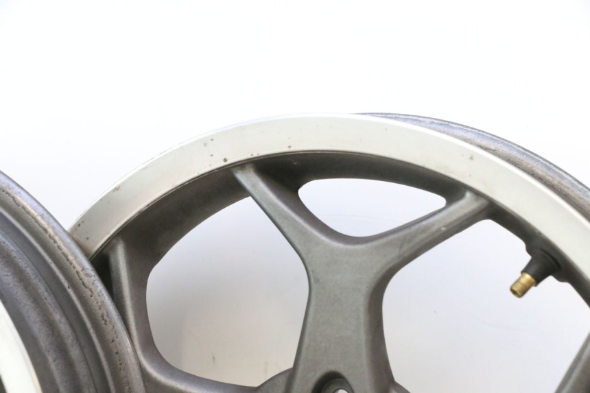 photo de PAR DE RODAS PIAGGIO MP3 500 (2016 - 2018) - Pontos de fixação