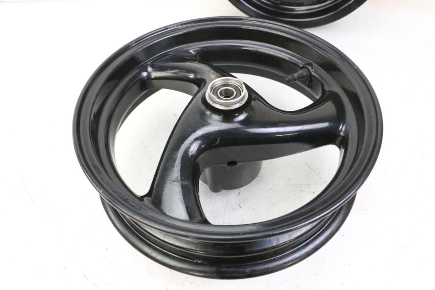photo de PAR DE RODAS PEUGEOT ELYSTAR 50 (2002 - 2014) - Detalhes característicos