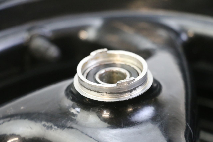 photo de PAR DE RODAS PEUGEOT ELYSTAR 50 (2002 - 2014) - Zoom do estado de desgaste