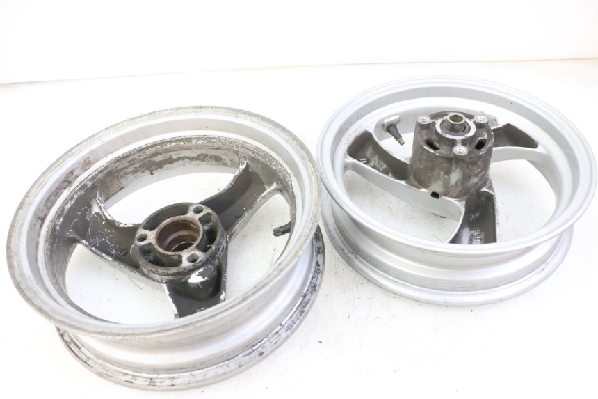 photo de PAR DE RODAS PEUGEOT ELYSTAR 50 (2002 - 2014) - Zoom do estado de desgaste