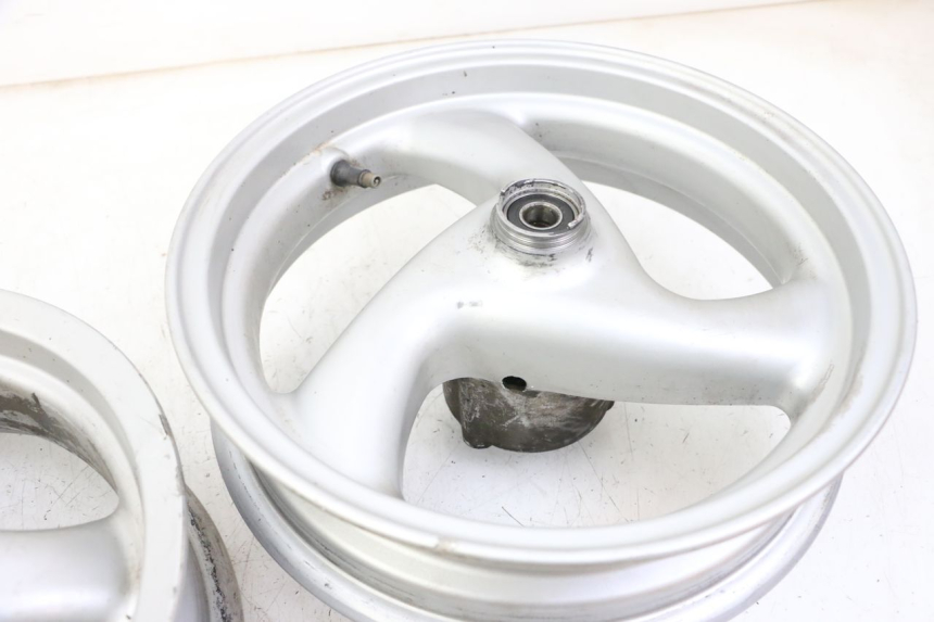 photo de PAR DE RODAS PEUGEOT ELYSTAR 50 (2002 - 2014) - Pontos de fixação