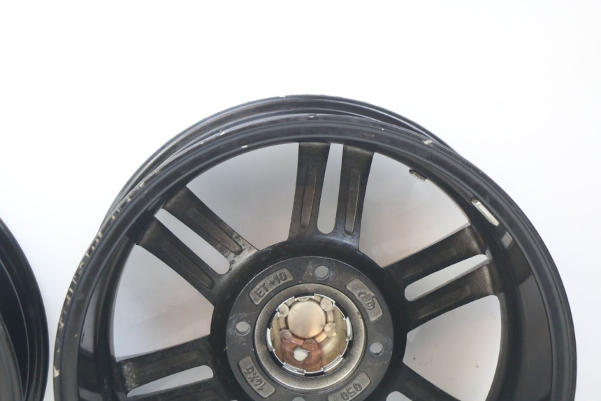 photo de PAR DE RODAS SPY RACING F3 350 (2015 - 2022) - Estado da superfície