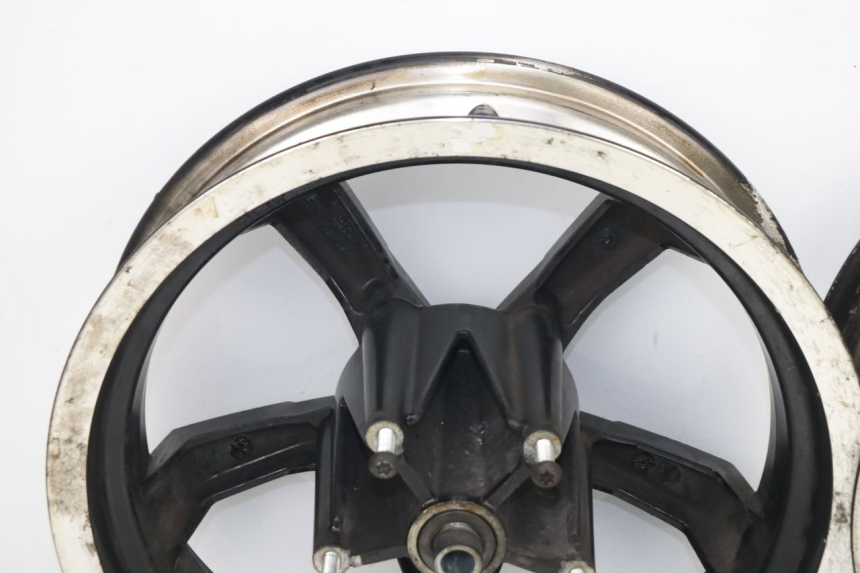 photo de PAR DE RODAS PEUGEOT SATELIS 125 (2006 - 2009) - Detalhes característicos