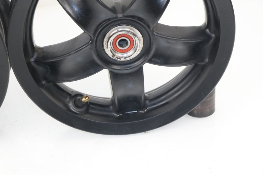 photo de PAR DE RODAS PIAGGIO ZIP 2T 50 (2009 - 2019) - Detalhes característicos