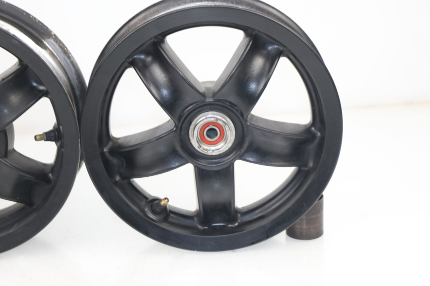 photo de PAR DE RODAS PIAGGIO ZIP 2T 50 (2009 - 2019) - Ampliação dos componentes