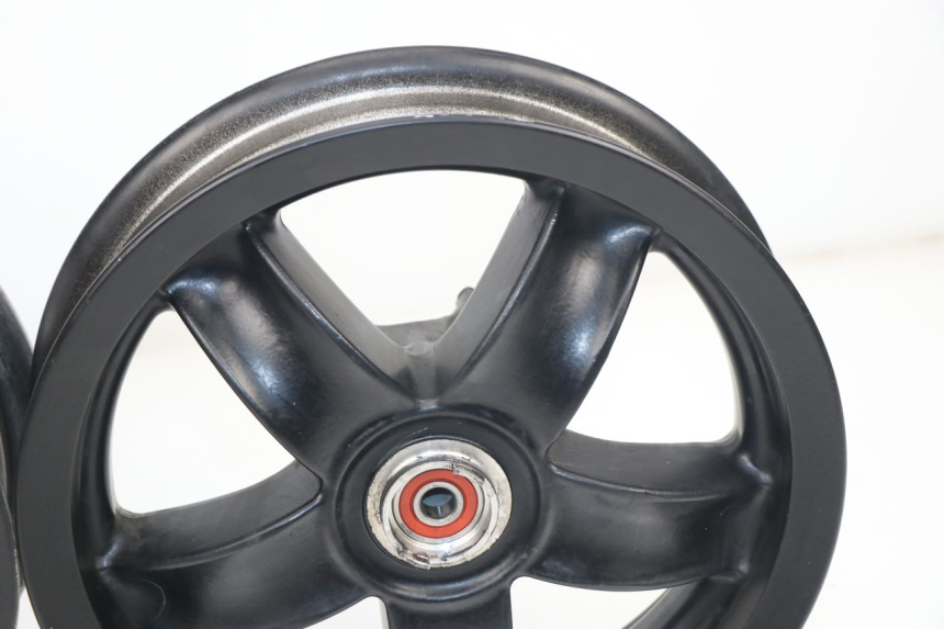 photo de PAR DE RODAS PIAGGIO ZIP 2T 50 (2009 - 2019) - Vista de perto