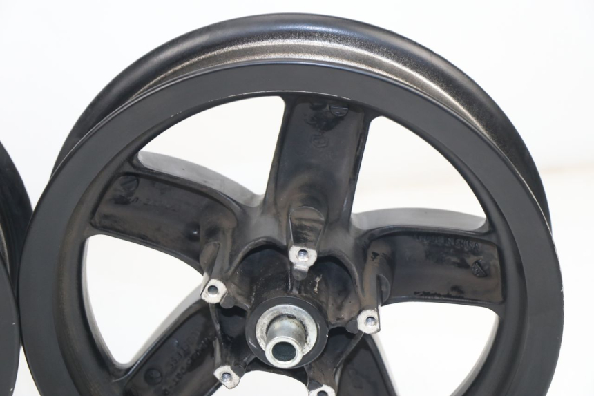 photo de PAR DE RODAS PIAGGIO ZIP 2T 50 (2009 - 2019) - Inspeção visual