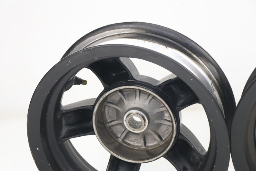 photo de PAR DE RODAS PIAGGIO ZIP 2T 50 (2009 - 2019) - Pontos de fixação