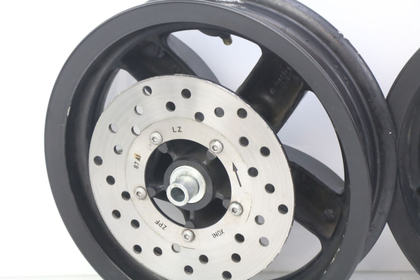 photo de PAR DE RODAS PIAGGIO ZIP 4T 50 (2018 - 2020) - Vista de perto
