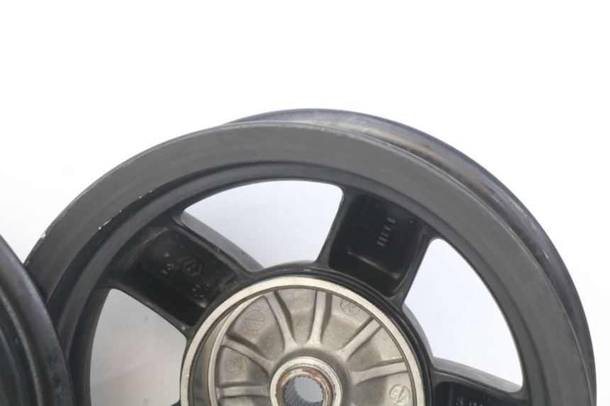 photo de PAR DE RODAS PIAGGIO ZIP 4T 50 (2018 - 2020) - Pontos de fixação