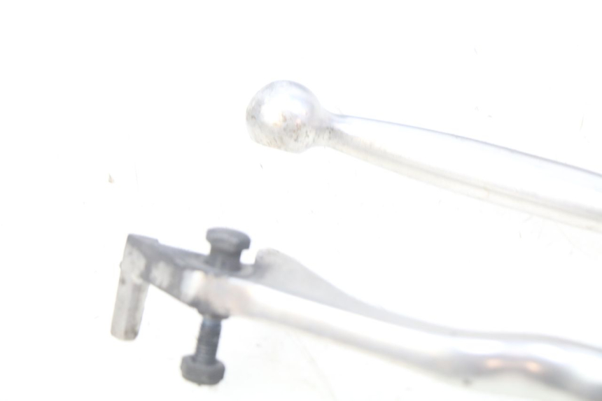 photo de PAR DE ALAVANCAS DE FREIO SUZUKI BURGMAN 125 (2007 - 2014) - Pontos de fixação