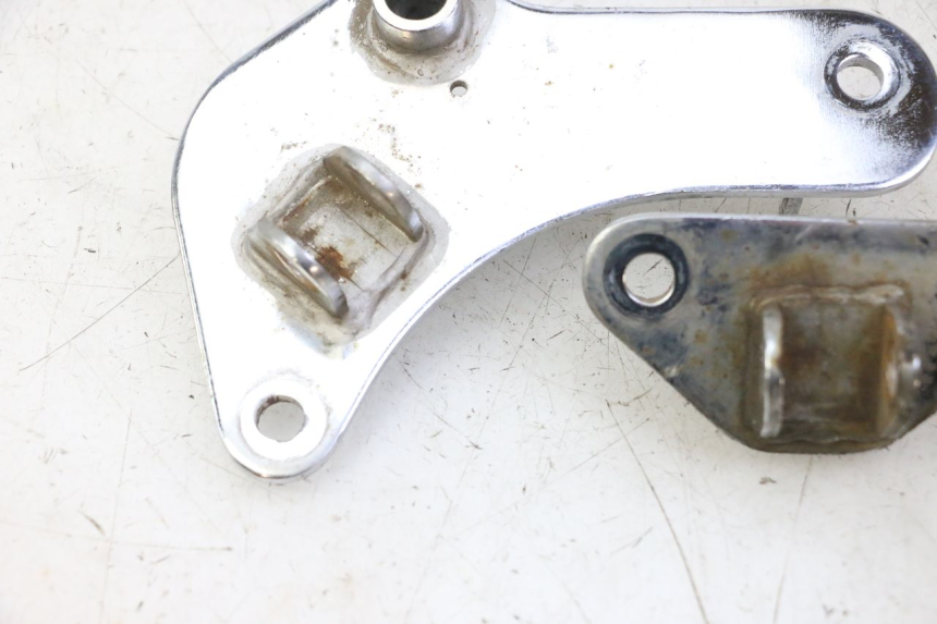 photo de PAR DE PLATINA APOIO DE PÉ DIANTEIRO HYOSUNG GV AQUILA 125 (2000 - 2009) - Pontos de fixação
