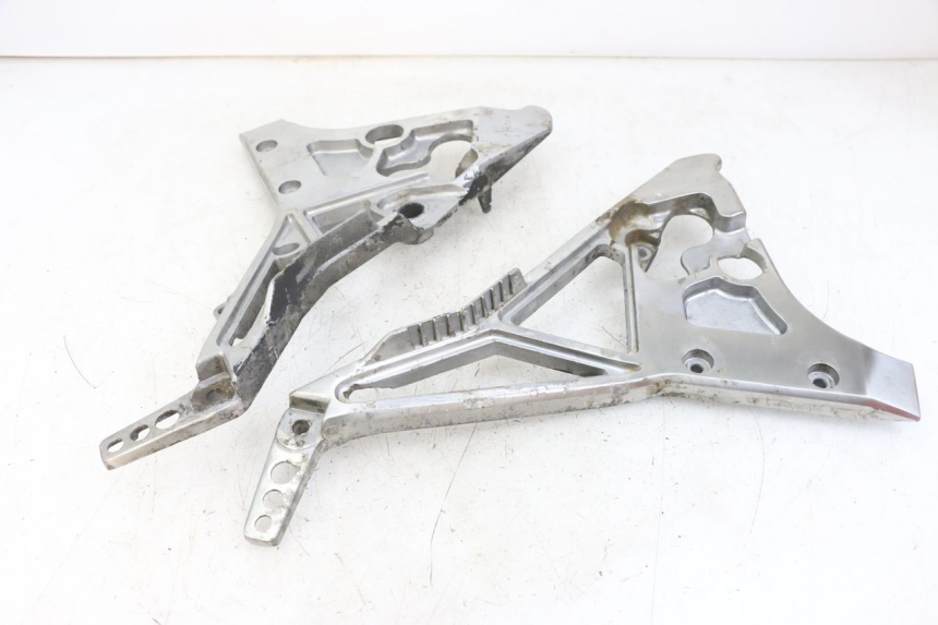 photo de PAR DE SUPORTE DE DESCANSO DE PÉ DIANTEIRO YAMAHA FJ 3CX 1200 (1986 - 1996) - Pontos de fixação