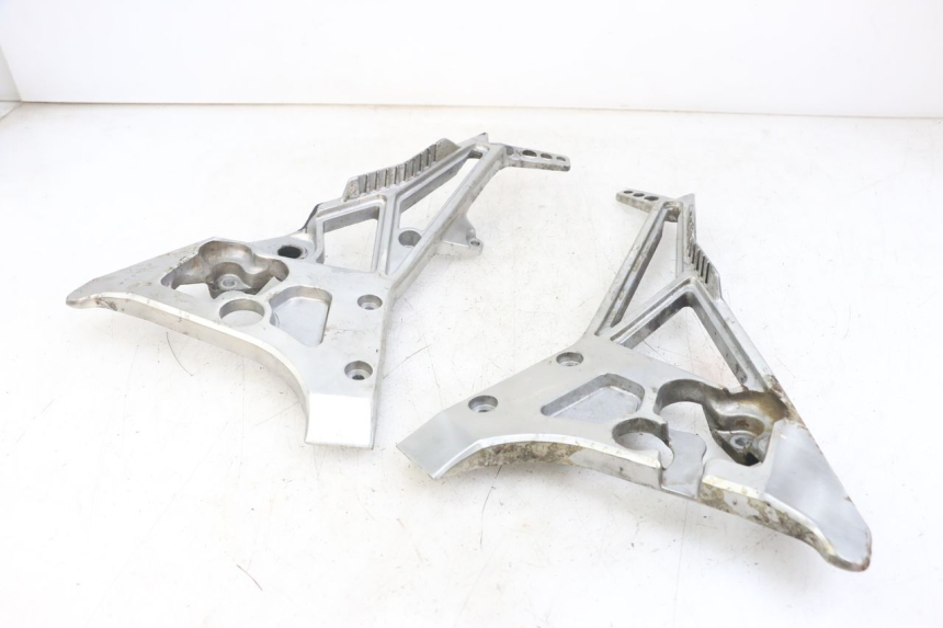 photo de PAR DE SUPORTE DE DESCANSO DE PÉ DIANTEIRO YAMAHA FJ 3CX 1200 (1986 - 1996) - Estado da superfície